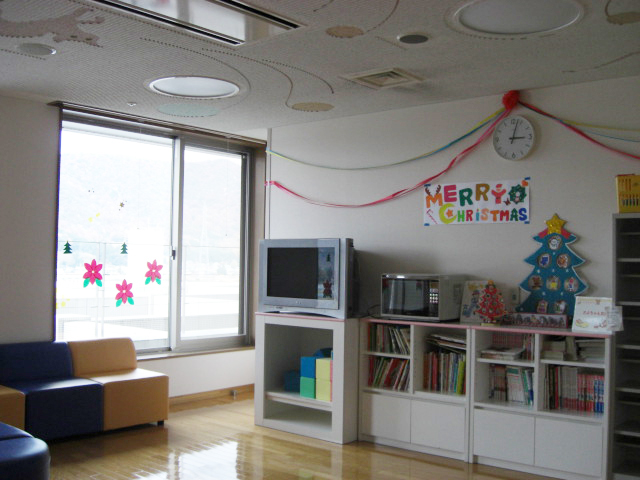 壁面飾り クリスマス 岐阜大学医学部附属病院小児病棟 プレイルーム
