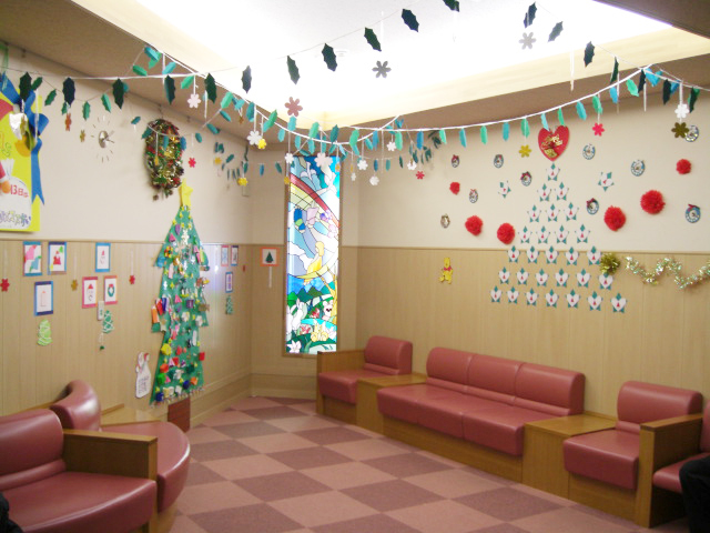 壁面飾り クリスマス 岐阜大学医学部附属病院小児病棟 ロビー