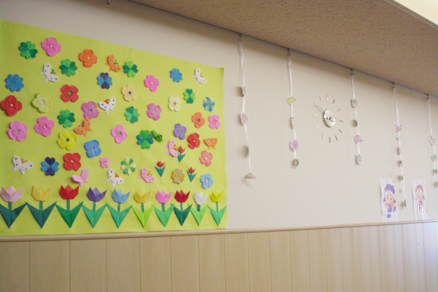 小児病棟2008春の壁面飾り「お花いっぱい」