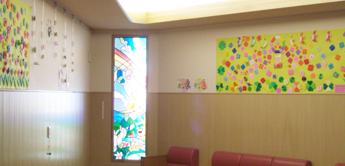 小児病棟2008春の壁面飾り「お花いっぱい」
